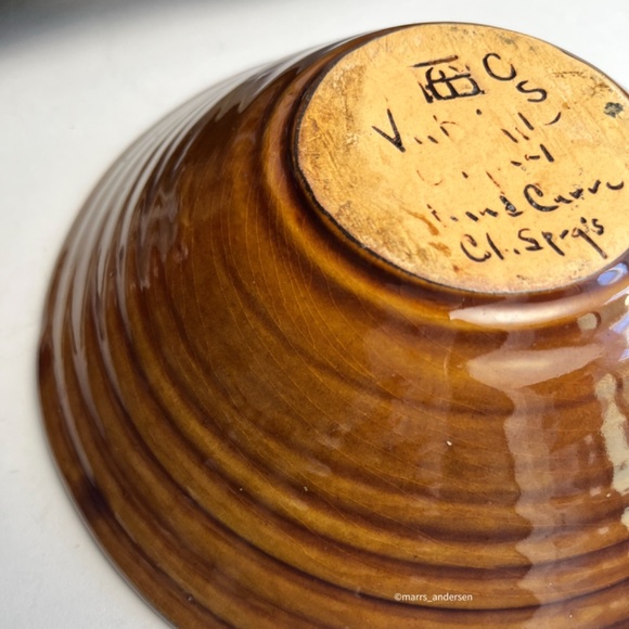 Vintage Van Briggle Art Pottery Bowl Dark Honey Hand Carved Signed — 7" dia - Picture 4 of 8